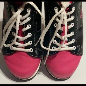 Gently used bowling shoes. Used for 1 season.